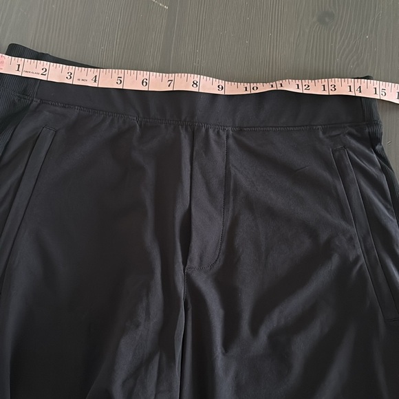 Athleta Brooklyn Bermuda Short Featherweight 9” Black Size 8 - Picture 10 of 16